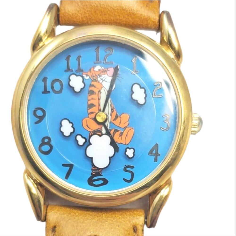 The Disney Store Winnie the Pooh Tigger with Clouds Watch